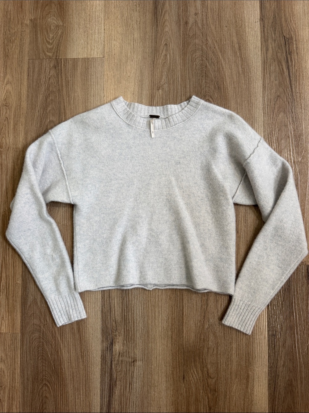Free People 100% Cashmere Light Gray Cropped Crewneck Sweater Ribbed Cuffs Small